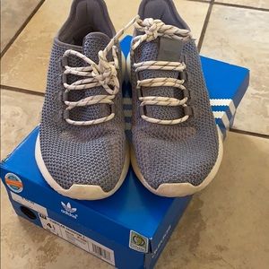 Adidas tubular shadow J boy size 4 1/2.